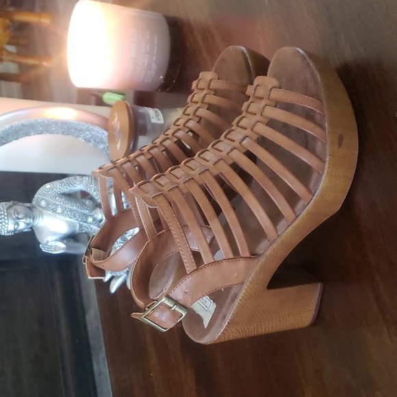 NWOT Cliffs by White Mountain Platforms - Picture 2 of 4